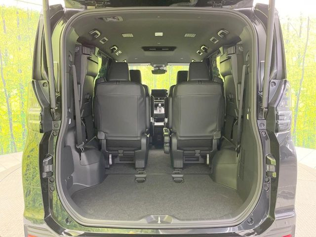 積み下ろしのしやすいデッキにはたっぷりと荷物を積み込んでいただけます。遊びから仕事まで、様々なシーンで頼れます♪