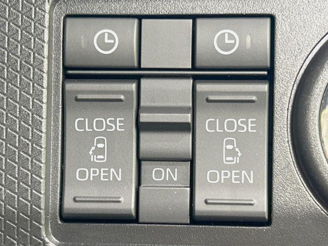 【両側パワースライドドア】スマートキーや運転席のスイッチで後席両側スライドドアの開閉が可能♪電動だから力を入れてドアを開ける必要が無く、小さなお子様でも簡単に開け閉めでき快適です♪