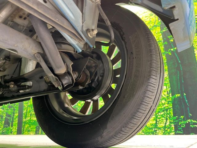 お車を安心してお乗りいただく為には、足回りの定期点検が欠かせません。サービスサポート(有償保証)では無料点検もご提供しており、安心のカーライフをお過ごしいただけるサポート体制が整っています。