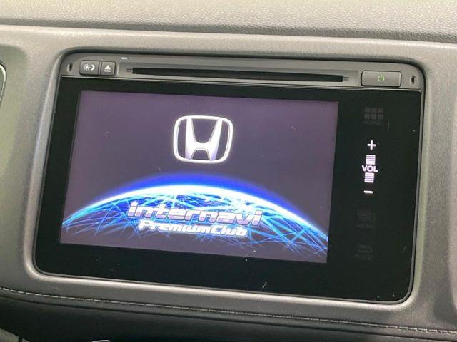 【メーカー純正ナビ】インテリアに溶け込むスタイリッシュな「専用設計」メーカーナビを装備♪視認性や操作性など基本性能にも優れ、より上質なカーライフをお楽しみいただけます。