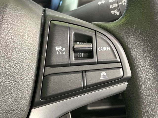 【アダプティブクルーズコントロール】高速道路での長距離走行が楽に!!自動で速度を保つクルーズコントロールが、衝突軽減システムと連携し、前方の車両を感知して車間を保つように速度調節してくれます!!