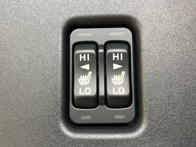 【シートヒーター】寒い日に重宝するシートヒーター!エアコンより早く温まってくれるので寒がりの人も安心ですね♪エアコンの温風は乾燥するから苦手、という方にもをおすすめです。