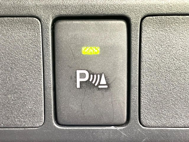 【クリアランスソナー】バンパーに付いたセンサーが障害物を検知!一定の距離に近づくとアラートで教えてくれます♪狭い駐車スペースや車庫入れ時も安心ですね☆