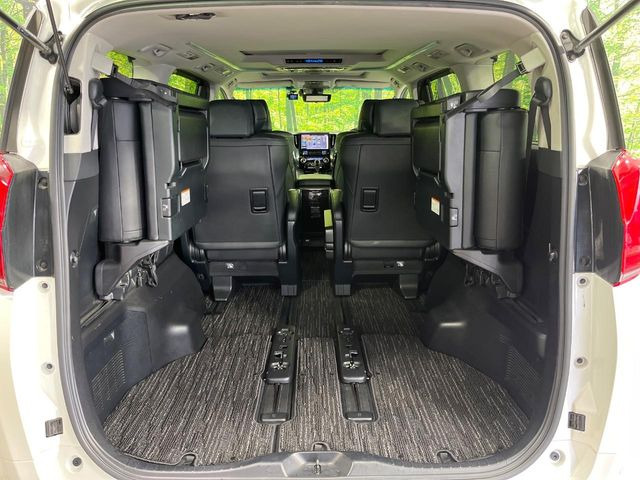 【パワーバックドア】スマートキーや運転席のボタンを押すだけでリアゲートが自動で開閉します!荷物を持っている時や、高い位置にあるバックドアを閉める際に便利な機能です♪
