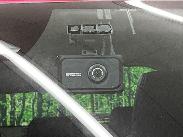 【ドライブレコーダー】ドライブレコーダー装備!走行中はもちろん、あおり運転や事故に遭遇した際、映像で記録し、万一のリスクに備えます。※記録用SDカードはお客様ご自身でご準備いただく必要があります。