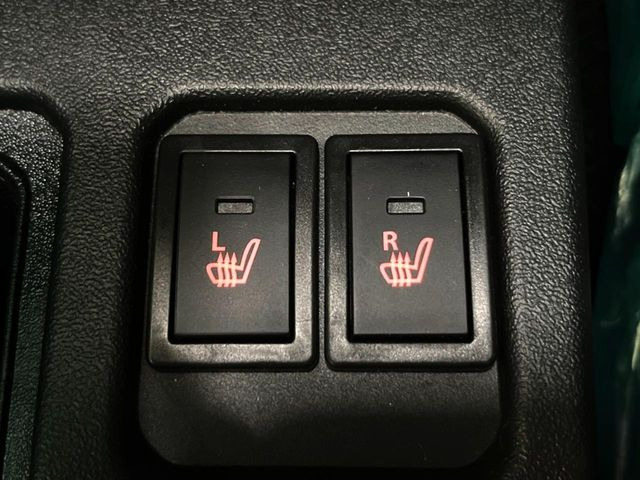 【シートヒーター】寒い日に重宝するシートヒーター!エアコンより早く温まってくれるので寒がりの人も安心ですね♪エアコンの温風は乾燥するから苦手、という方にもをおすすめです。