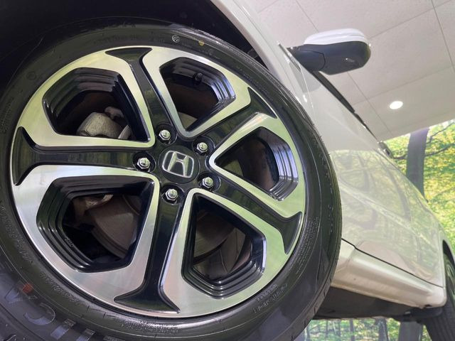 �y����17�C���`�A���~�z�C�[���z�O�ςɃ}�b�`���������A���~�z�C�[���𑕒����Ă���܂��B�e��ЊO�A���~�z�C�[����A�X�^�b�h���X�^�C�����戵�����Ă���܂��B���񂲑��k����������