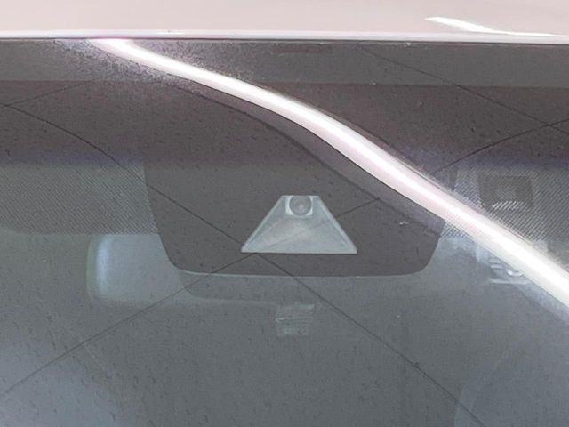 【トヨタセーフティセンス】走行中に前方の車両等を認識し、衝突しそうな時は警報とブレーキで衝突回避と被害軽減をアシスト。より安全にドライブをお楽しみいただけます。