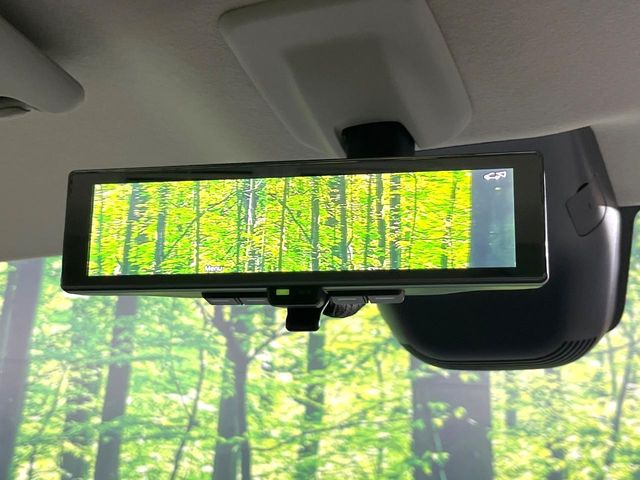 【デジタルルームミラー】後席の大きな荷物や同乗者で後方が確認しづらい時でも安心!カメラが撮影した車両後方の映像をルームミラー内に表示。クリアな視界で状況の確認が可能です!