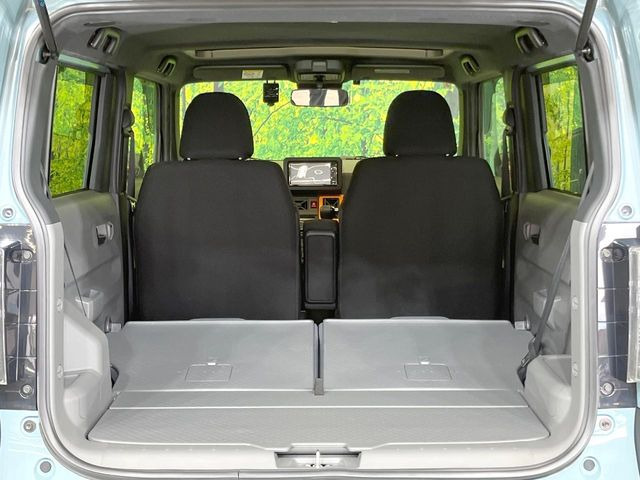 積み下ろしのしやすいデッキにはたっぷりと荷物を積み込んでいただけます。遊びから仕事まで、様々なシーンで頼れます♪