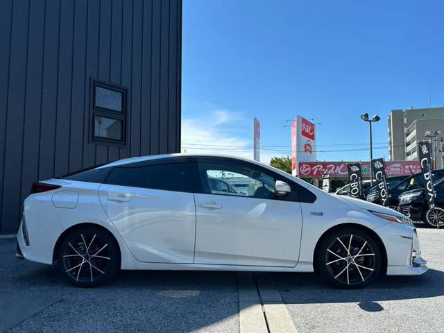 特殊なお車の制作や販売も可能です!(キッチンカーや積載車、ダンプカーやレプリカ車、バスなどなど)流行りのSUVは勿論、EV(電気自動車)やハイブリッド(PHEV含む)も納車実績がございます!何でもご相談を!