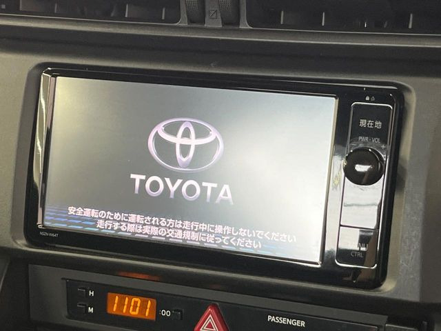 【純正ナビ】人気の純正ナビを装備しております。ナビの使いやすさはもちろん、オーディオ機能も充実!キャンプや旅行はもちろん、通勤や買い物など普段のドライブも楽しくなるはず♪