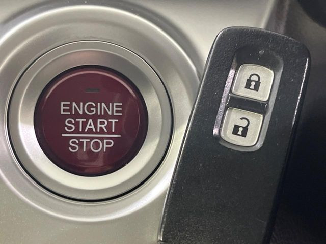 �yHonda�X�}�[�g�L�[�z�J�o����|�P�b�g�ɓ��ꂽ�܂܂ł��h�A�̎{���E�������\�ȃX�}�[�g�L�[�𑕔��B�G���W���̃I���E�I�t�����J�M�����o���K�v����������Ƃ��Ă��֗��ł���
