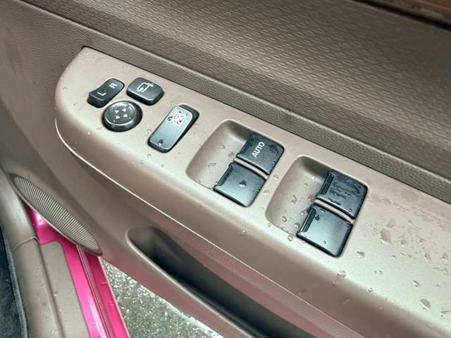 気になるお車がありましたら右の電話番号から直接お店にお問い合わせください。支払方法から車両情報、状態までなんでもご説明させて頂きます。スタッフ一同ご連絡お待ちしております。