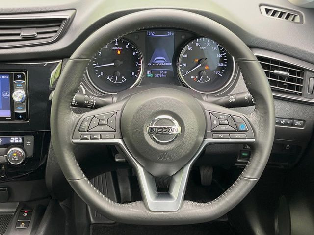 【ステアリングスイッチ】運転中、前方から目線をそらすことなく、オーディオ等の操作が可能な便利機能!安心&快適なドライブを演出してくれます♪