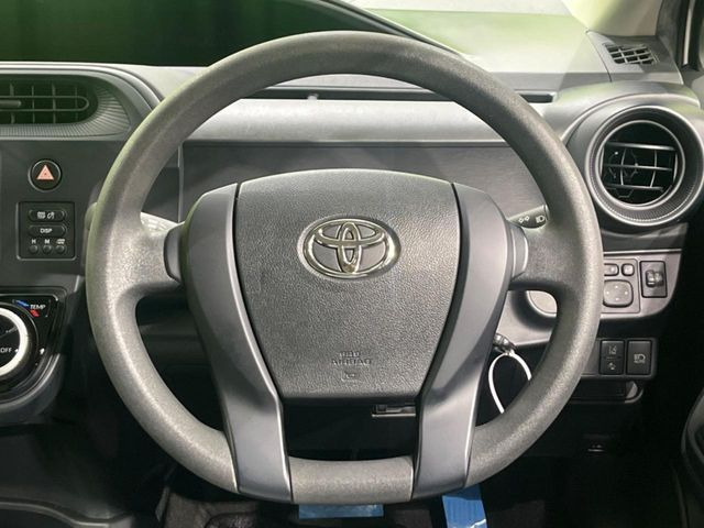 �C���e���A�ɍ��킹���f�U�C���̃X�e�A�����O�́A�^�]�������̂��Ƃ��l���A�^�]���₷���`��A�傫���ł��B�����x�A���ۂɐG���Ă��m���߂��������B