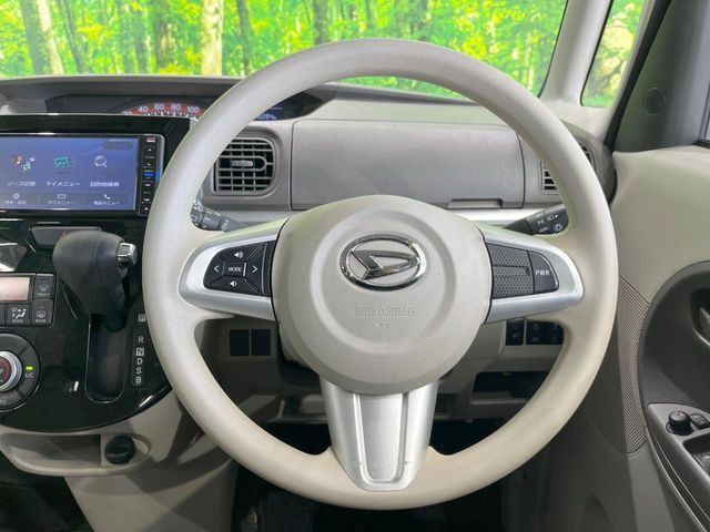 インテリアに合わせたデザインのステアリングは、運転される方のことも考え、運転しやすい形状、大きさです。是非一度、実際に触ってお確かめください。