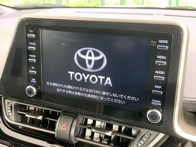 �y8�C���` �f�B�X�v���C�I�[�f�B�I�z���ʂ̃f�B�X�v���C��AppleCarPlay��AndroidAuto�����p�\�B�傫�ȉ�ʂŃX�}�z�i�r�A�v���������p���������܂���