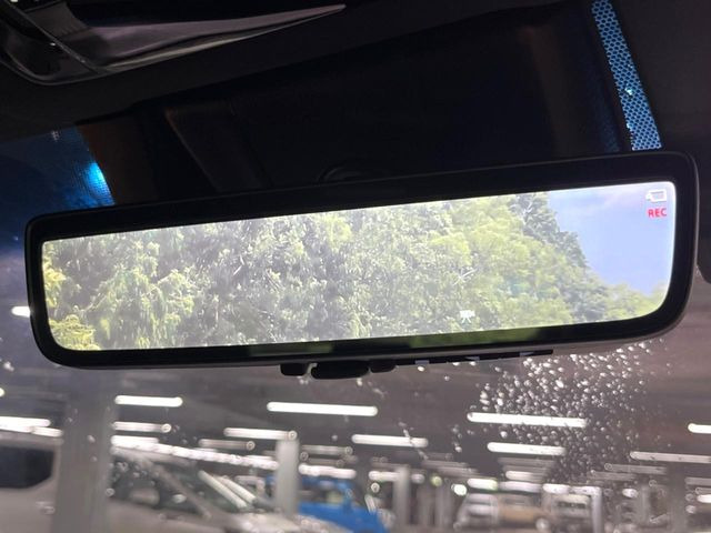 【デジタルインナーミラー】後席の大きな荷物や同乗者で後方が確認しづらい時でも安心!カメラが撮影した車両後方の映像をルームミラー内に表示。クリアな視界で状況の確認が可能です!