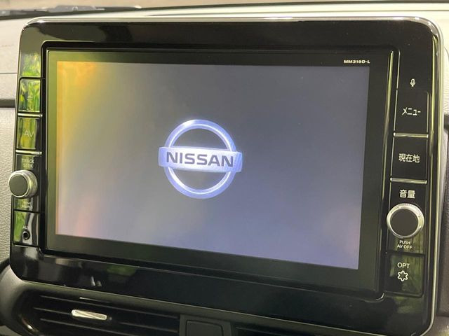 【純正9型ナビ】人気の純正ナビを装備しております。ナビの使いやすさはもちろん、オーディオ機能も充実!キャンプや旅行はもちろん、通勤や買い物など普段のドライブも楽しくなるはず♪