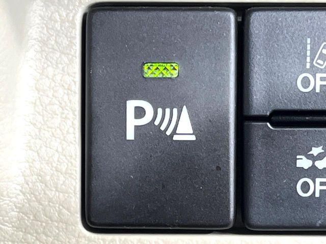 【クリアランスソナー】バンパーに付いたセンサーが障害物を検知!一定の距離に近づくとアラートで教えてくれます♪狭い駐車スペースや車庫入れ時も安心ですね☆
