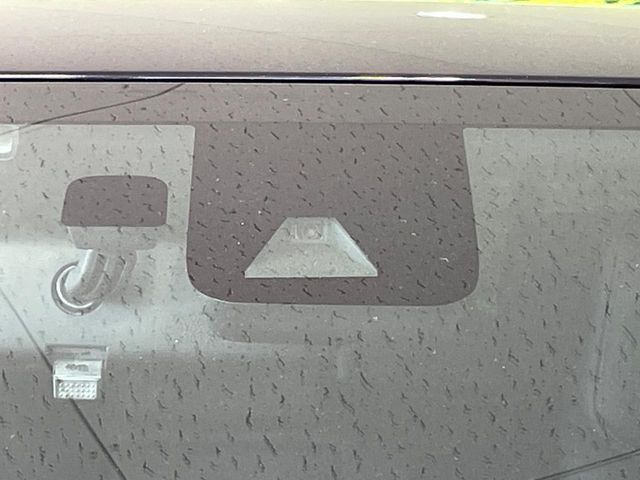 【トヨタセーフティセンス】走行中に前方の車両等を認識し、衝突しそうな時は警報とブレーキで衝突回避と被害軽減をアシスト。より安全にドライブをお楽しみいただけます。