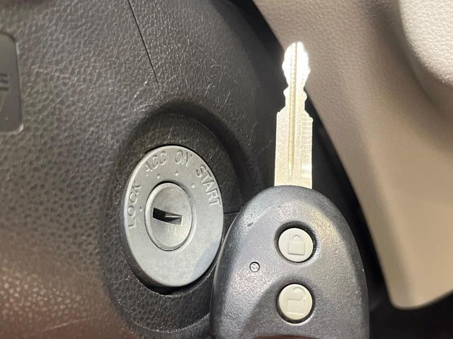 【キーレス】少し離れた場所からでもボタン一つでドアの開錠・施錠ができるのでとっても便利!ドアの鍵穴周りに傷をつけることもありません♪