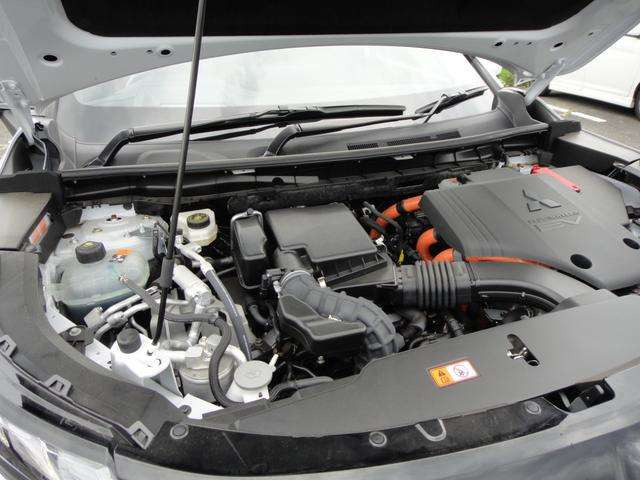 ���uVehicle to Home(V2H)�v�ŁA�N���}�̓d�C���ƂŎg���遚���[�d�̏�ԂŃG���W���ł̔��d���g�ݍ��킹��΁A�K�\�������^���ōő��12�����̓d�͗ʂ������\!!