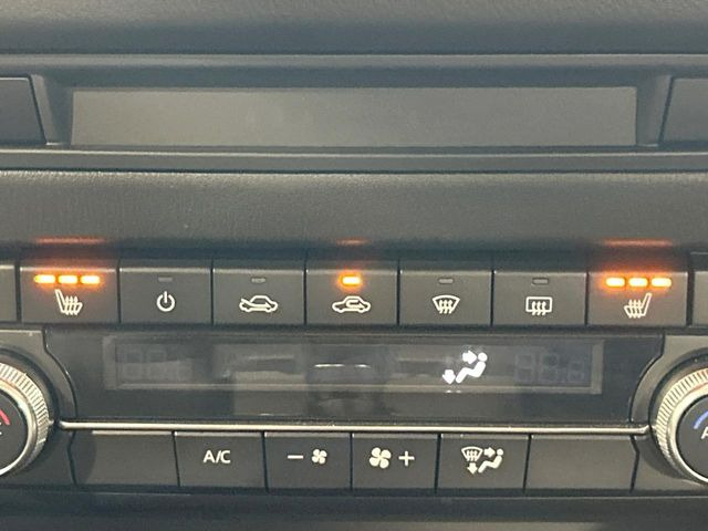 【シートヒーター】寒い日に重宝するシートヒーター!エアコンより早く温まってくれるので寒がりの人も安心ですね♪エアコンの温風は乾燥するから苦手、という方にもをおすすめです。