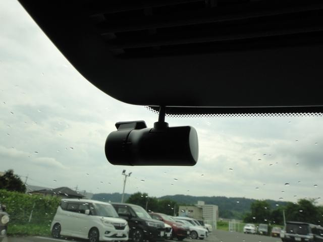 ★今人気の前方・車内ドライブレコーダー!前方はもちろん、車内カメラは、前方から左右後方をワイドに撮影!幅寄せや側面衝突、威圧的なドライバーの危険行為などクルマ周囲のトラブルもしっかり記録!★