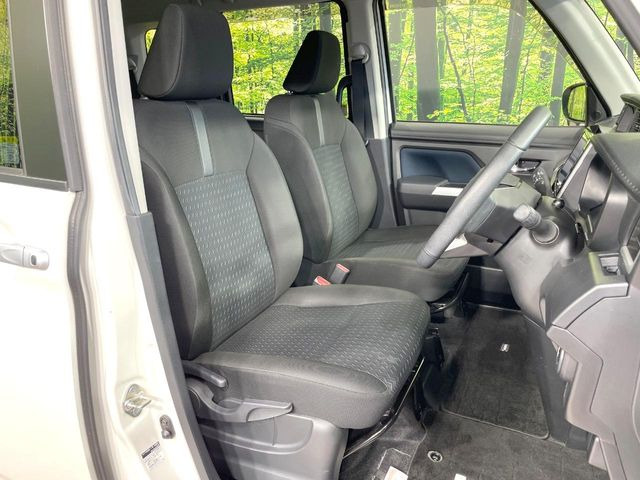 運転席シート廻りは使用感も少なく、良好な状態となっています。丁寧に使われていたことがよくわかりますね。