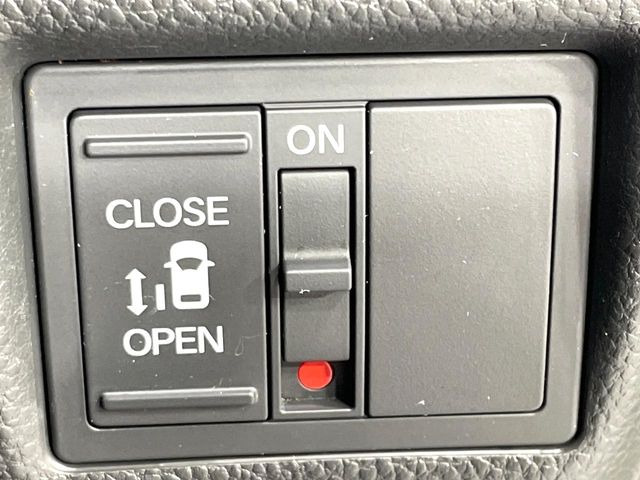 【パワースライドドア】スマートキーや運転席のスイッチでスライドドアの開閉が可能♪電動だから力を入れてドアを開ける必要が無く、小さいお子様でも、重い荷物を持っている時もラクに開け閉めできます♪