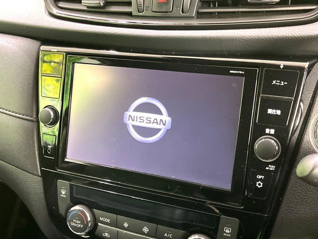 【メーカー純正8型ナビ】インテリアに溶け込むスタイリッシュな「専用設計」メーカーナビを装備♪視認性や操作性など基本性能にも優れ、より上質なカーライフをお楽しみいただけます。