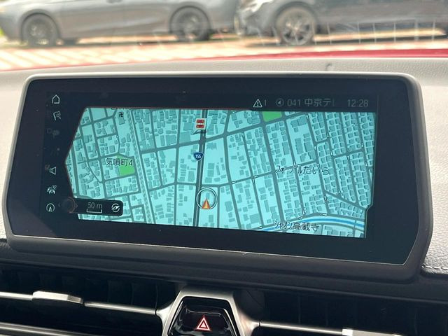 【メーカー純正ナビ】インテリアに溶け込むスタイリッシュな「専用設計」メーカーナビを装備♪視認性や操作性など基本性能にも優れ、より上質なカーライフをお楽しみいただけます。