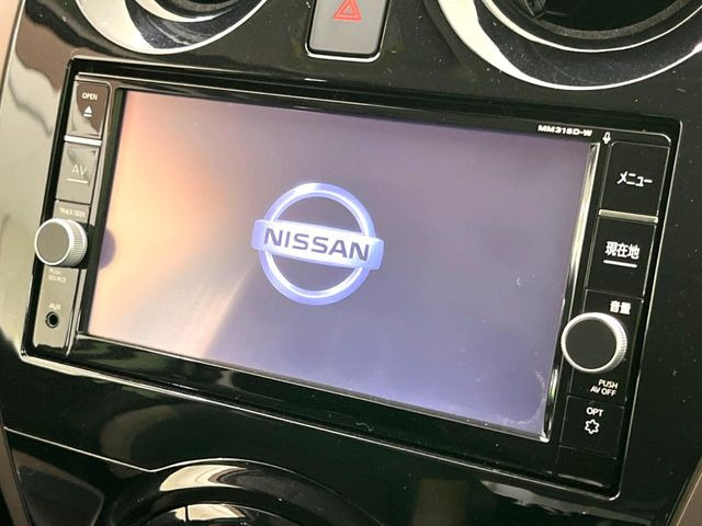 【純正ナビ】人気の純正ナビを装備しております。ナビの使いやすさはもちろん、オーディオ機能も充実!キャンプや旅行はもちろん、通勤や買い物など普段のドライブも楽しくなるはず♪