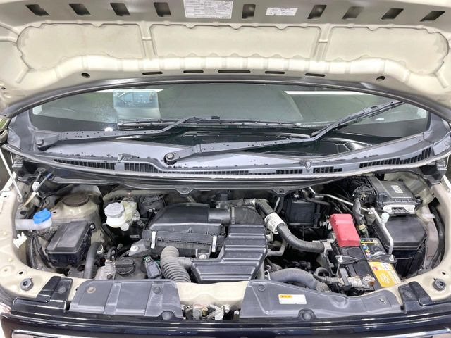 親切・丁寧な専門メカニックスタッフが応対!・車検・点検整備・事故等の修理などアフターサービスも安心。お車のカスタマイズもネクステージのサービススタッフまでご相談ください!