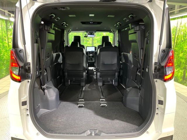 普段のお買い物や通勤、送迎等に十分な荷室スペースを確保しております。セカンドシートを倒すと、大きな荷物の積載も可能です♪
