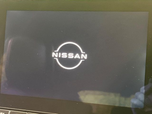 【純正9型ナビ】人気の純正ナビを装備しております。ナビの使いやすさはもちろん、オーディオ機能も充実!キャンプや旅行はもちろん、通勤や買い物など普段のドライブも楽しくなるはず♪