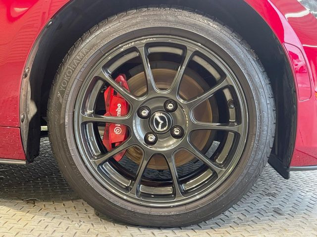 【ブレンボ製キャリパー】ハイパワー車両には強力なブレーキが必須!世界のスーパーカーにも採用されるイタリアの高級メーカー「ブレンボ」を装着!色鮮やかなキャリパーがスポーティな印象を引き立てます♪