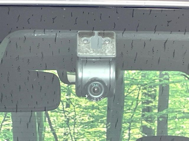 【ドライブレコーダー】ドライブレコーダー装備!走行中はもちろん、あおり運転や事故に遭遇した際、映像で記録し、万一のリスクに備えます。※記録用SDカードはお客様ご自身でご準備いただく必要があります。
