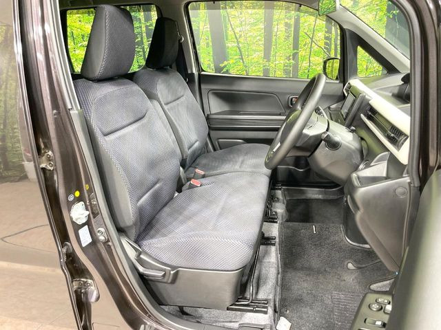 運転席シート廻りは使用感も少なく、良好な状態となっています。丁寧に使われていたことがよくわかりますね。