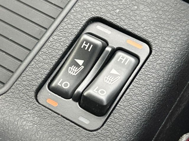 【パワーシート】スイッチ一つで簡単にシートの微調整が可能!電動だから力もいりません!快適なシートポジションにセットして、快適なドライブをお楽しみください。