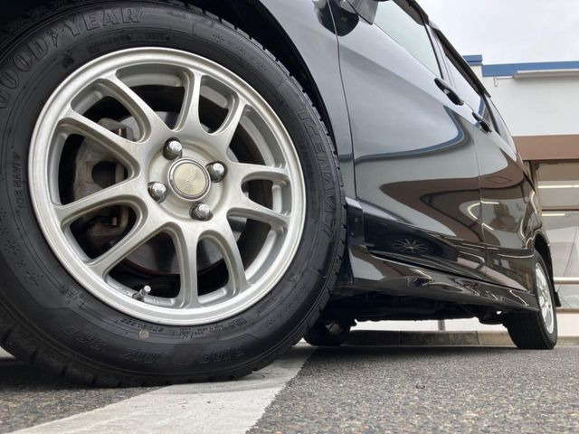 �y15�C���`�A���~�z�C�[���z�O�ςɃ}�b�`�����A���~�z�C�[���𑕒����Ă���܂��B�e��A���~�z�C�[����A�X�^�b�h���X�^�C�����戵�����Ă���܂��B���񂲑��k����������