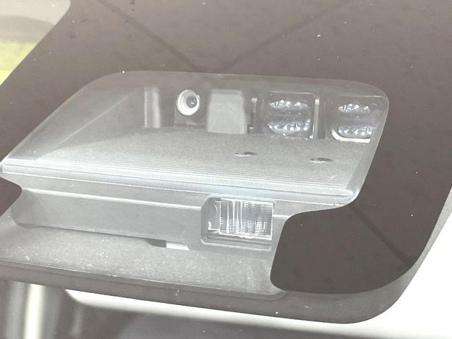 【スズキ セーフティサポート】走行中に前方の車両等を認識し、衝突しそうな時は警報とブレーキで衝突回避と被害軽減をアシスト。より安全にドライブをお楽しみいただけます。