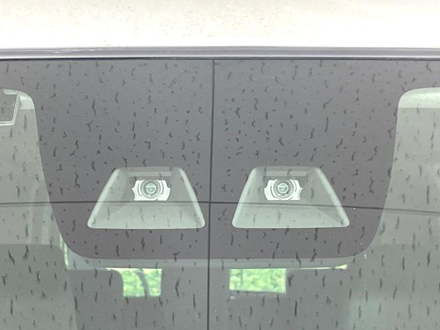 【トヨタセーフティセンス】走行中に前方の車両等を認識し、衝突しそうな時は警報とブレーキで衝突回避と被害軽減をアシスト。より安全にドライブをお楽しみいただけます。