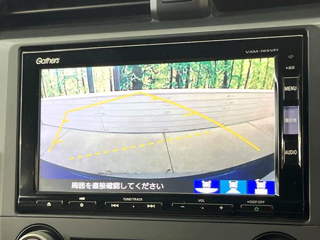 【バックカメラ】駐車時に後方がリアルタイム映像で確認できます。大型商業施設や立体駐車場での駐車時や、夜間のバック時に大活躍!運転スキルに関わらず、今や必須となった装備のひとつです!