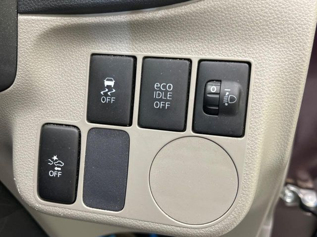 【スマートアシスト】走行中に前方の車両等を認識し、衝突しそうな時は警報とブレーキで衝突回避と被害軽減をアシスト。より安全にドライブをお楽しみいただけます。