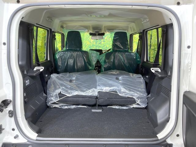 普段のお買い物や通勤、送迎等に十分な荷室スペースを確保しております。セカンドシートを倒すと、大きな荷物の積載も可能です♪