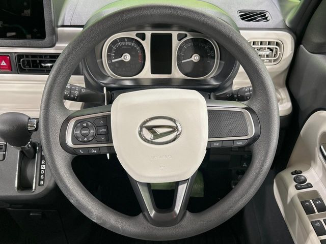 【ステアリングスイッチ】運転中、前方から目線をそらすことなく、オーディオ等の操作が可能な便利機能!安心&快適なドライブを演出してくれます♪