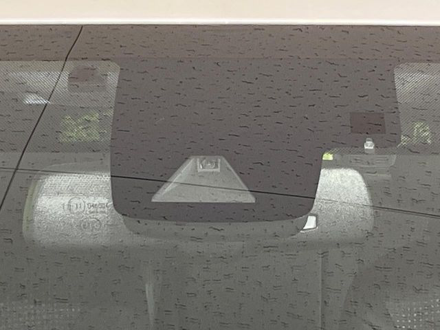 【トヨタセーフティセンス】走行中に前方の車両等を認識し、衝突しそうな時は警報とブレーキで衝突回避と被害軽減をアシスト。より安全にドライブをお楽しみいただけます。